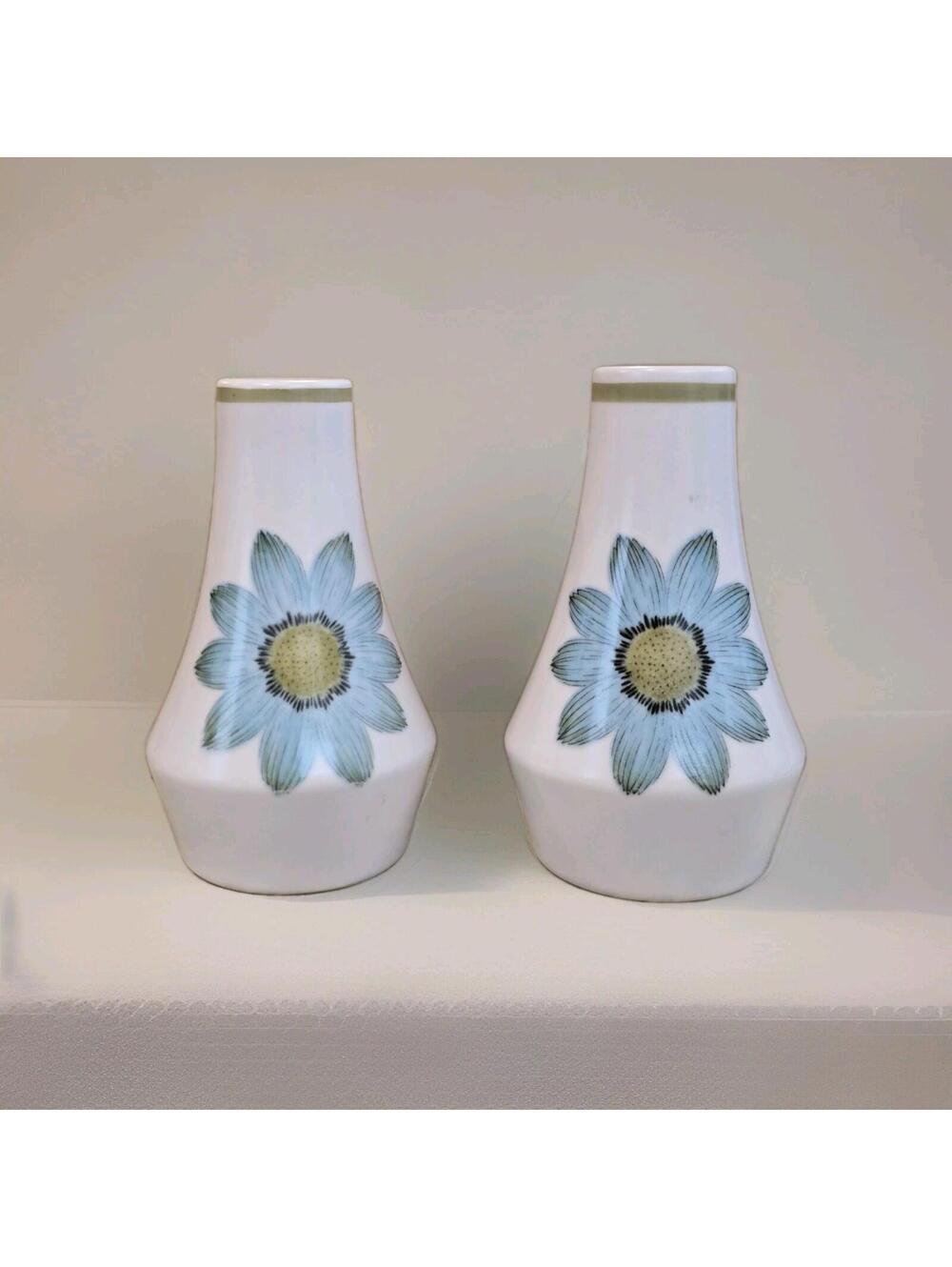 Noritake Progressions Up-Sa Daisy Salt Pepper Shakers  No Stoppers Japan Pair